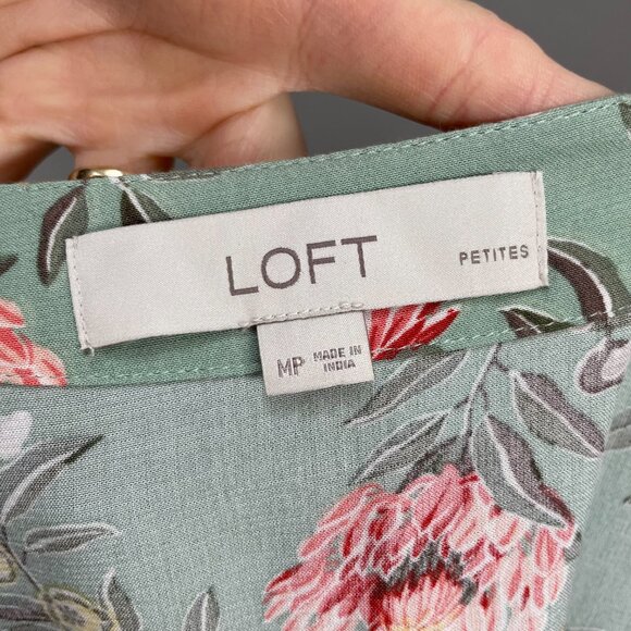 LOFT Wrap Top Floral Petite Medium‎ Tie Short Sleeve Flutter Rayon Spring Blouse - Picture 9 of 14